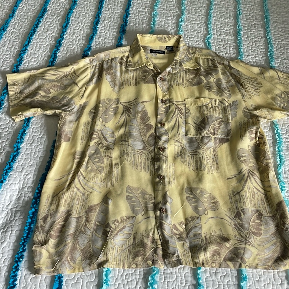 Men’s button down camp shirt
